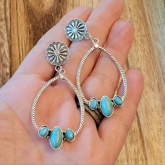 Three-Stone Turquoise Howlite Concho Twist Drop Dangle Earring, cowgirl chic - Picture 5 of 6